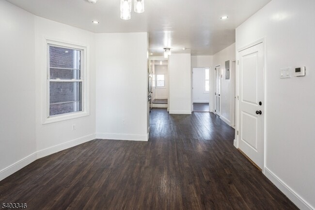 Building Photo - 11 Ellington St