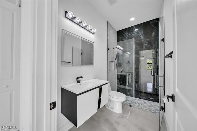 Building Photo - 713 Roma Ave S