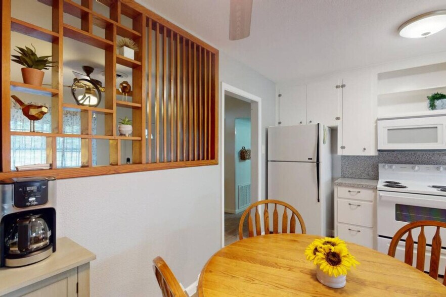 Building Photo - 118 Miller St