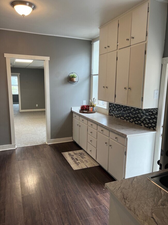 Building Photo - 590 E Division St