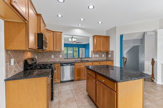 Building Photo - 8611 Macedonia Lake Dr