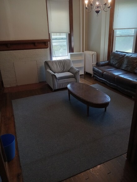 Apt 4 - living room - 523 E State St