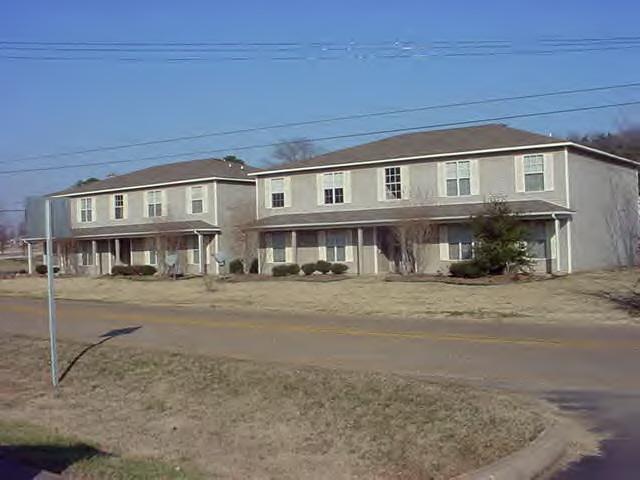 Primary Photo - 18-20 E Main St