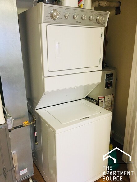 Building Photo - 3804 W Diversey Ave