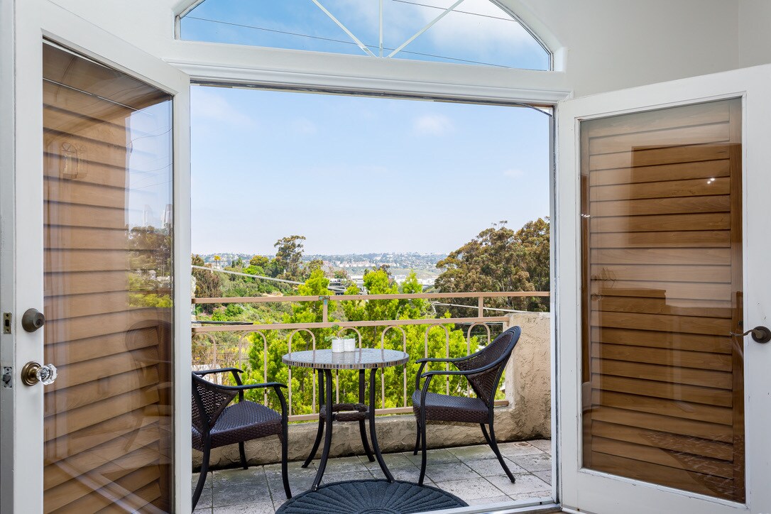 Building Photo - 919 W Lewis St