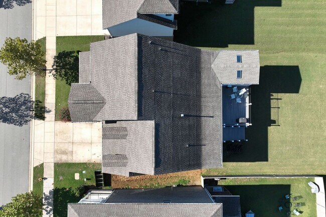 Building Photo - **EXECUTIVE HOME IN WILLIAMSON COUNTY WITH RARE WALK-OUT BASEMENT AND TONS OF STORAGE**