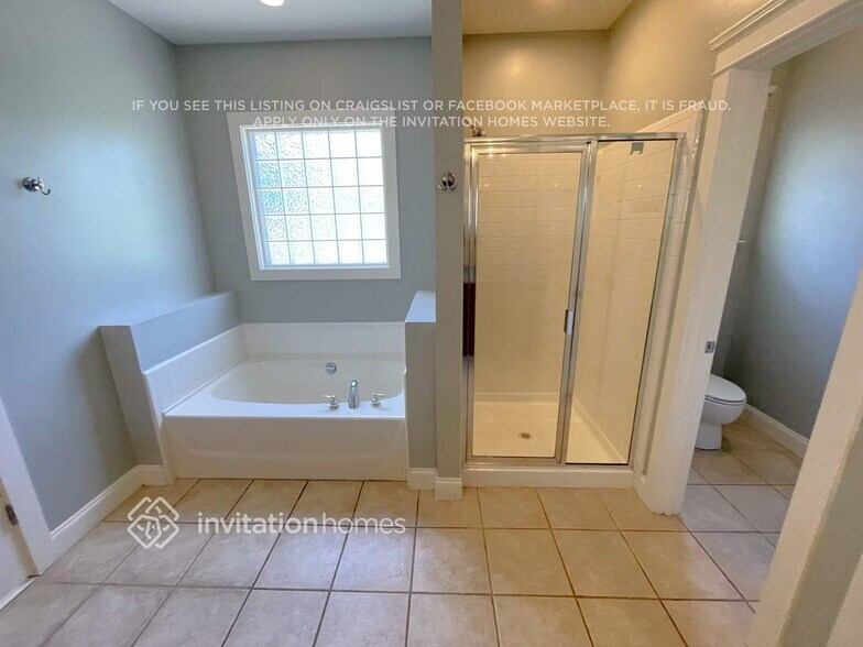 Building Photo - 15527 Barnsbury Dr