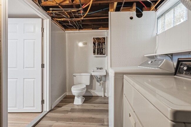 Building Photo - 198 Linden St