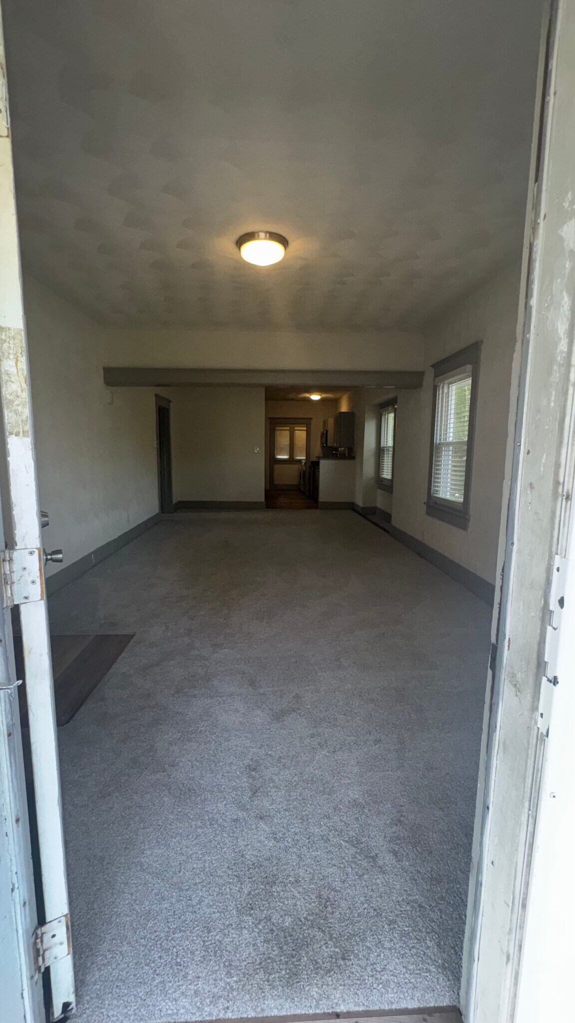 Building Photo - 409 W 27th St