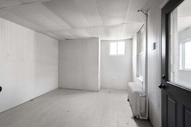 Building Photo - Beautiful 3 bedroom in McKees Rocks availa...