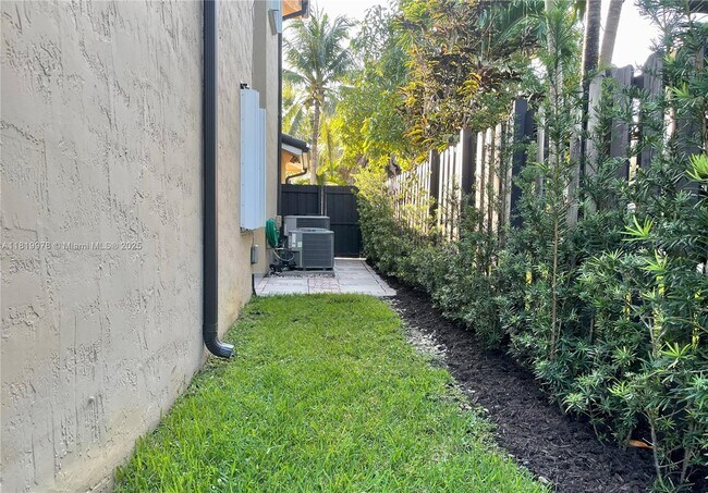 Building Photo - 4664 SW 149th Ct