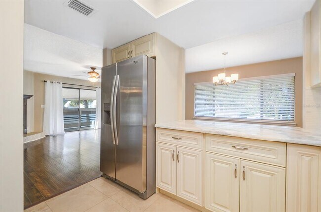 Building Photo - 439 S Netherwood Cres