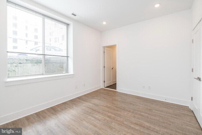 Building Photo - 1206 N 7th St