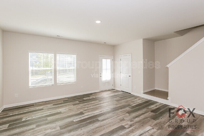 Building Photo - 104 Dogwood Vlg Trl