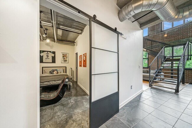 Building Photo - 640 Glen Iris Dr NE