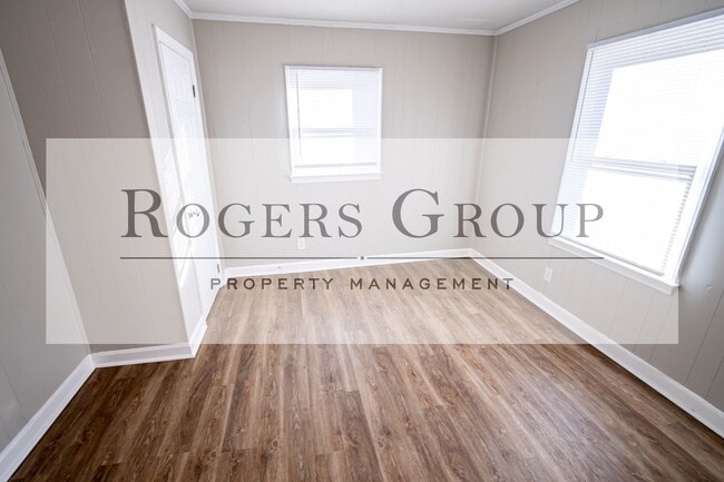 Building Photo - 719 John St