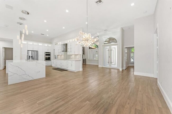 Building Photo - 6689 NW 70th Pl
