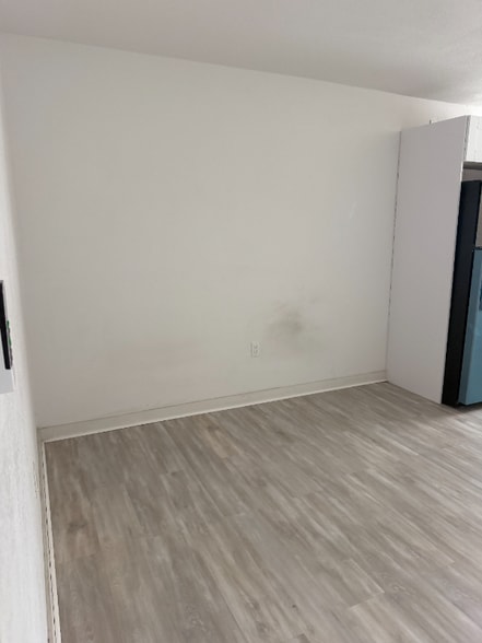 Building Photo - 1817 N Tamiami Trl