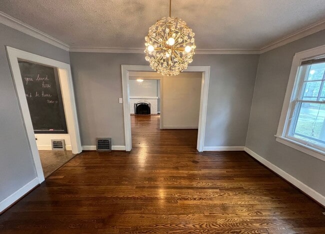 Building Photo - Charming 3-Bed Home Near Loose Park & Plaza!