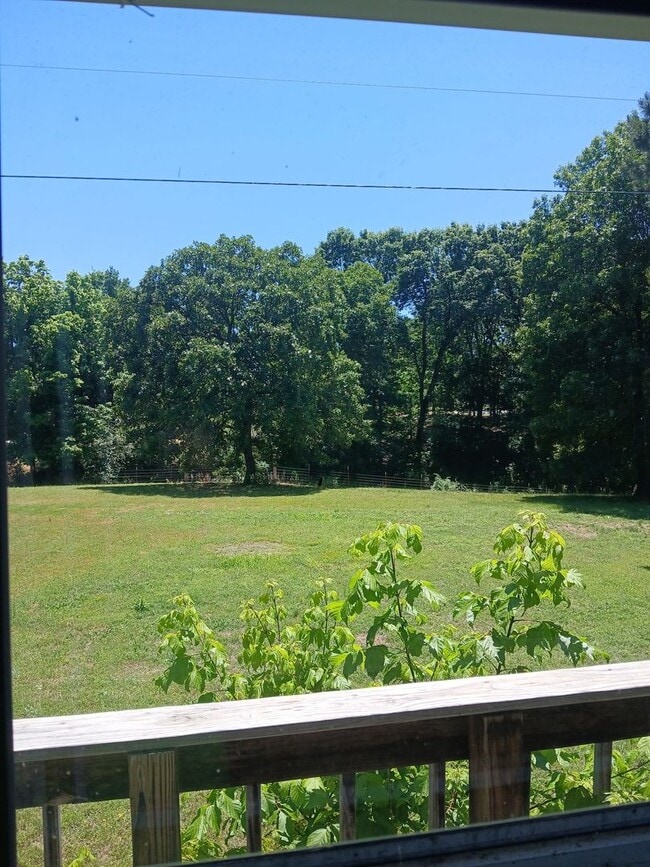 Building Photo - Charming and comfort in this 2-bedroom, 2-bath home