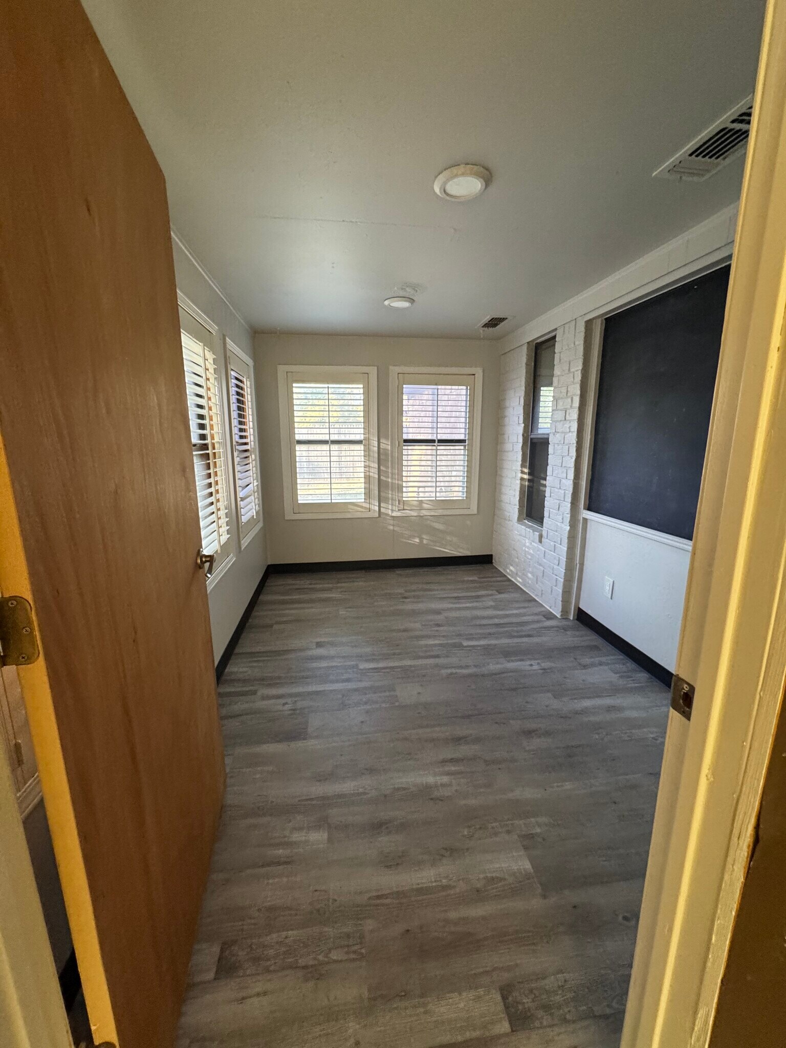 Building Photo - 8608 Geneva Ave