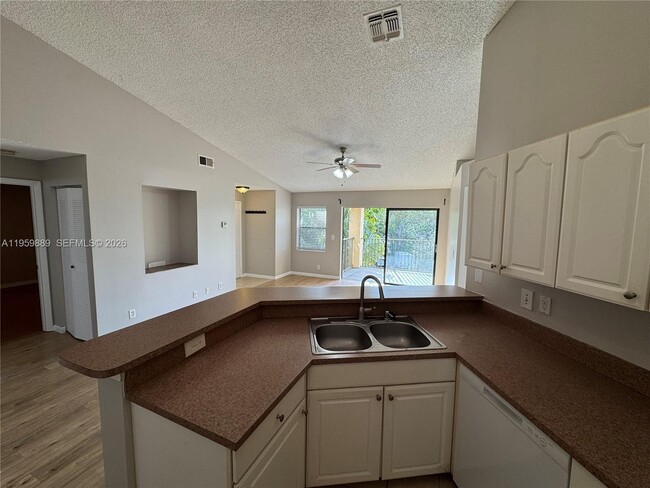 Building Photo - 9999 Summerbreeze Dr