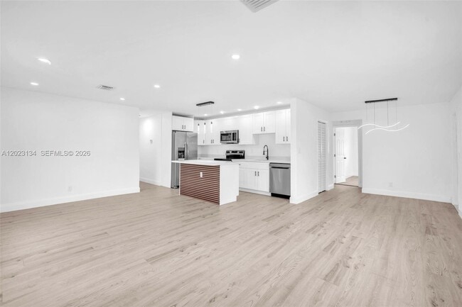 Building Photo - 2572 NW 20th St