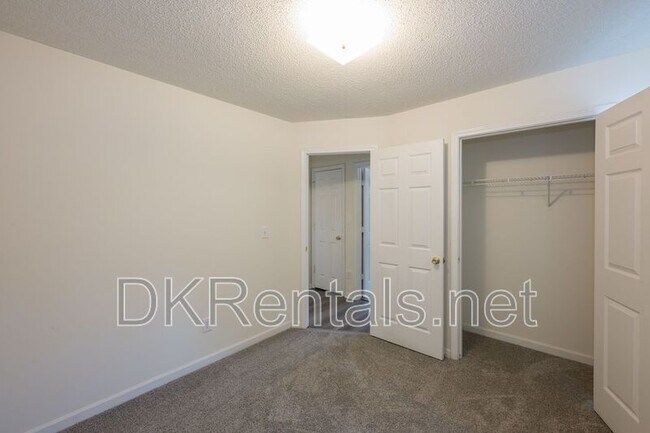 Building Photo - 5689 Isleworth Way