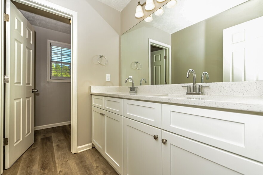 Building Photo - 135 Stratmore Pl