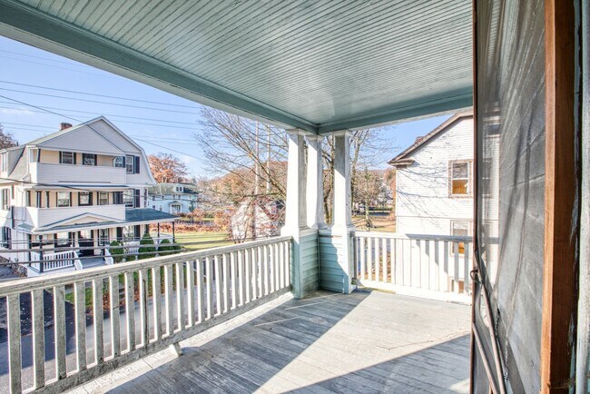 Building Photo - 226 Ledgeside Ave