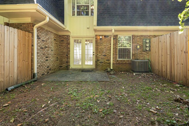 Building Photo - 2 Bed 1.5 Bath Townhome Minutes From MTSU