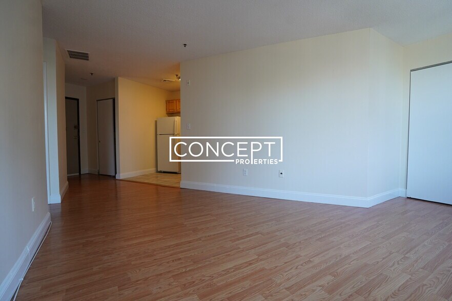 Building Photo - 1126 Boylston St