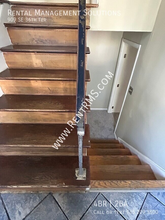 Building Photo - 909 SE 36th Terrace