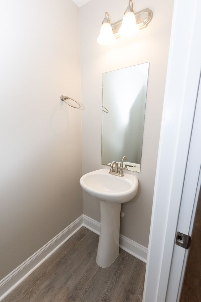 Building Photo - MOVE-IN READY