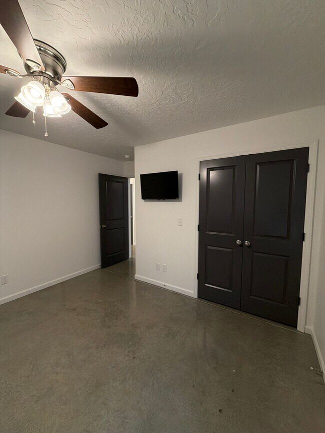 Building Photo - 526 Gadsden Rd NW