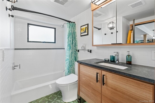 Building Photo - 14 Tall Tree Ct