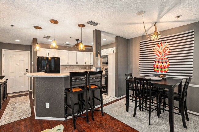 Building Photo - 5727 Biscayne Ct