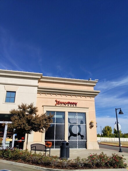 Orange Theory - 11970 Montana Ave