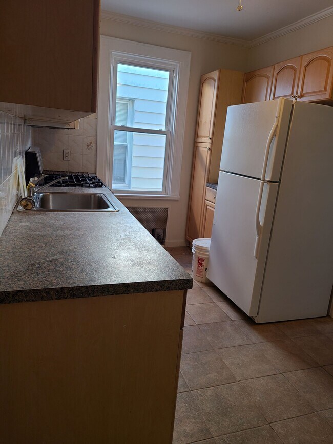 Building Photo - 6440 Catalpa Ave