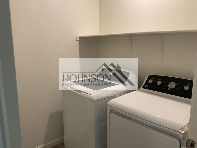 Building Photo - 2456 Enantio St