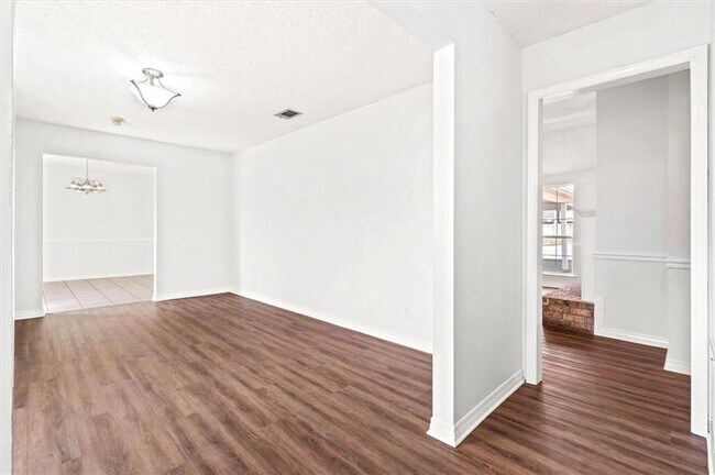 Building Photo - 1240 Lynchburg Ct