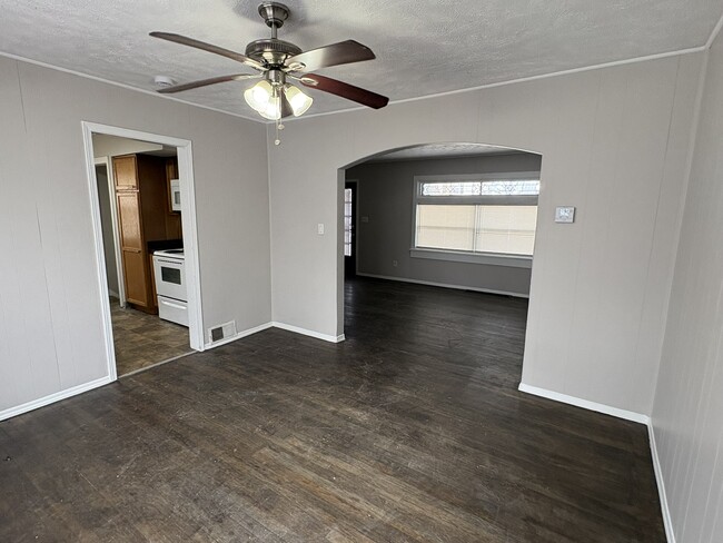 Building Photo - 17407 Woodbury Ave