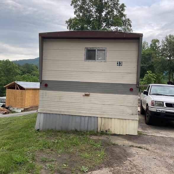 Building Photo - 1075 Sweeten Creek Rd