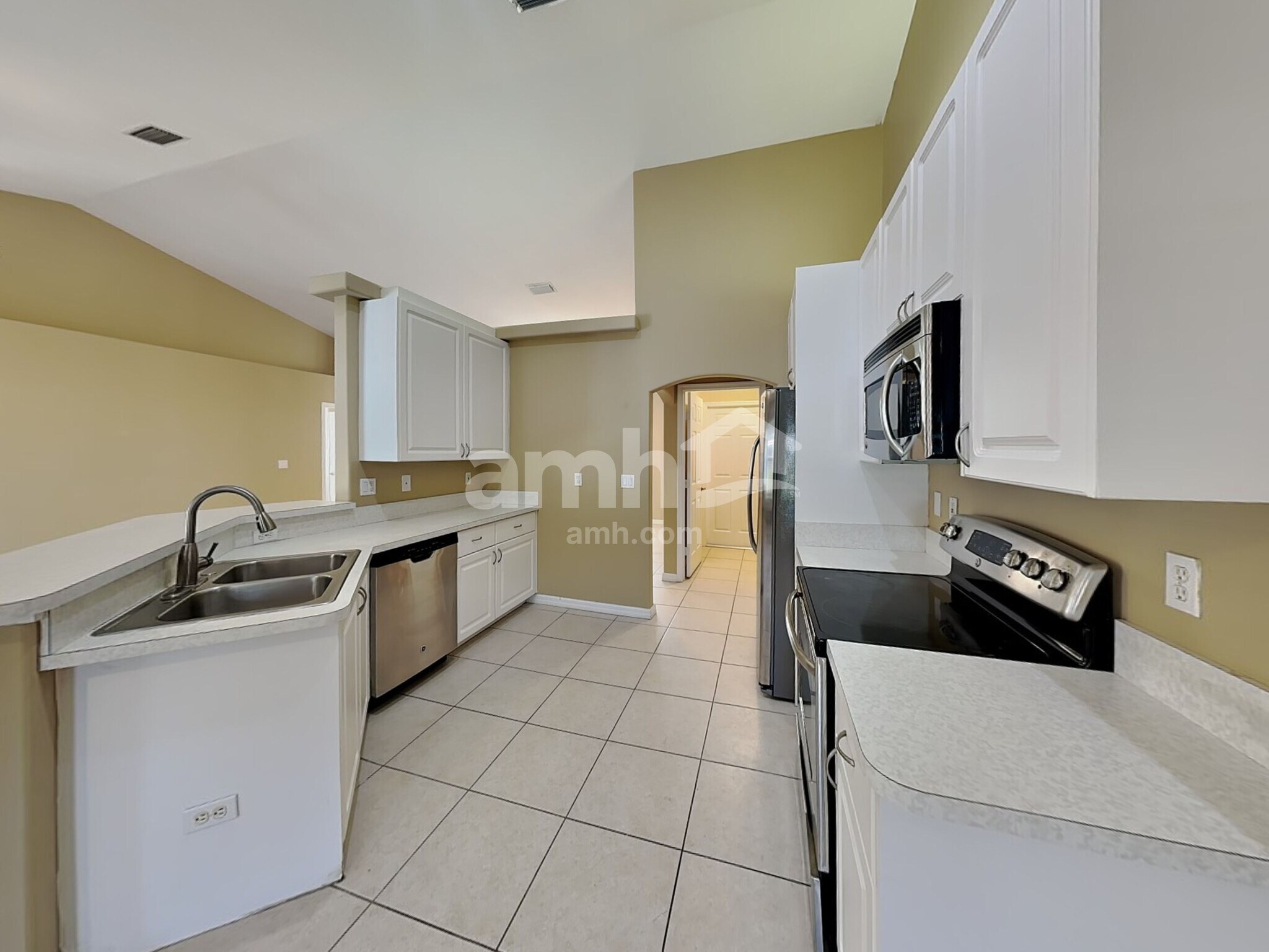 Building Photo - 5869 NW Leghorn Ave