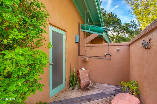 Building Photo - 6110 Colodny Dr