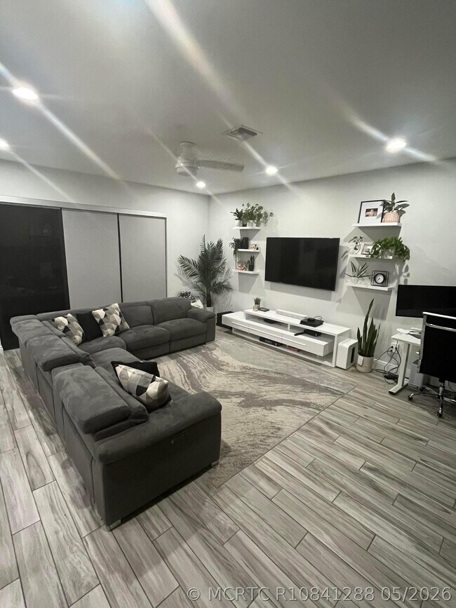 Building Photo - 20916 NW 1st Dr
