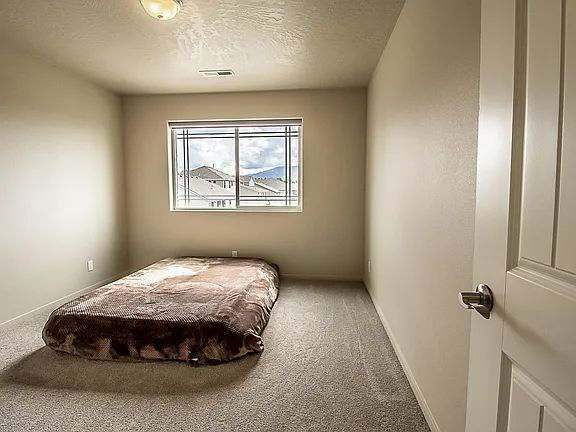 Building Photo - Beautiful 4BR, 2.5BTH, 3-Story Home in Post Falls