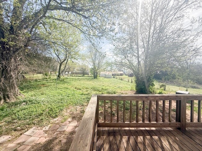 Building Photo - Pet-Friendly 3-Bedroom Home with Fenced Yard & Large Deck Near Downtown Livingston