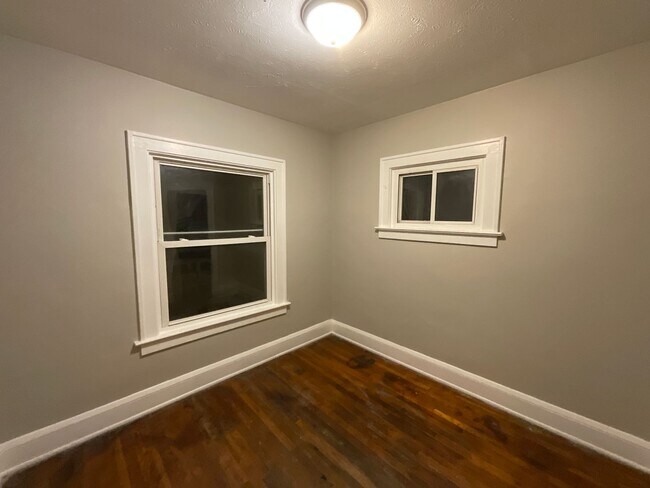 Building Photo - 10012 Greenview Ave