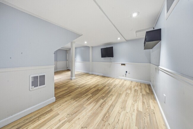 Building Photo - 7 Sherborne Cir